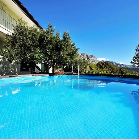 In Gornje 6625 Tučepi