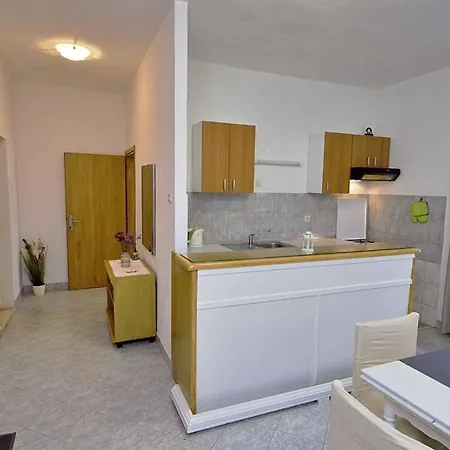 In Gornje 6625 Сasa de vacaciones Tučepi