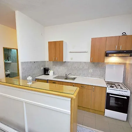 In Gornje 6625 Tučepi