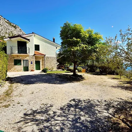 In Gornje 6625 Tučepi